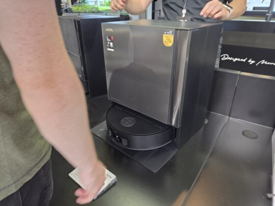 MOVA V70 Ultra Complete X cleaning hardware