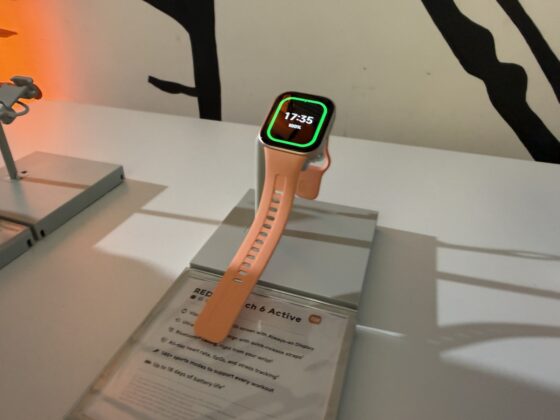 Xiaomi Redmi Watch 6 Lite AMOLED display