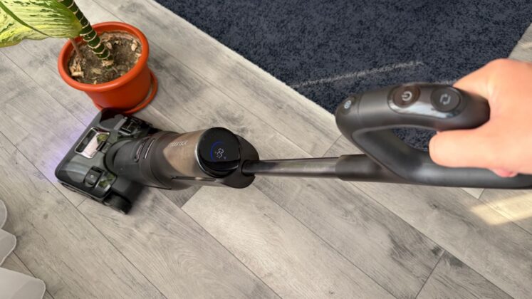 Roborock F25 Ultra Review: Steam and Hot-Water Cleaning Take Aim at Stubborn Floor Messes