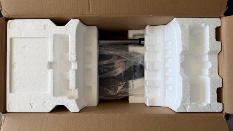 Roborock F25 Ultra Review: Steam and Hot-Water Cleaning Take Aim at Stubborn Floor Messes