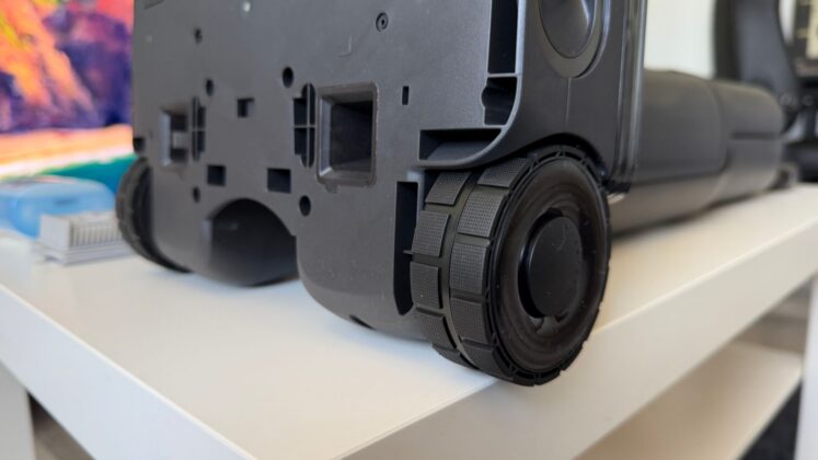 Roborock F25 Ultra Review: Steam and Hot-Water Cleaning Take Aim at Stubborn Floor Messes