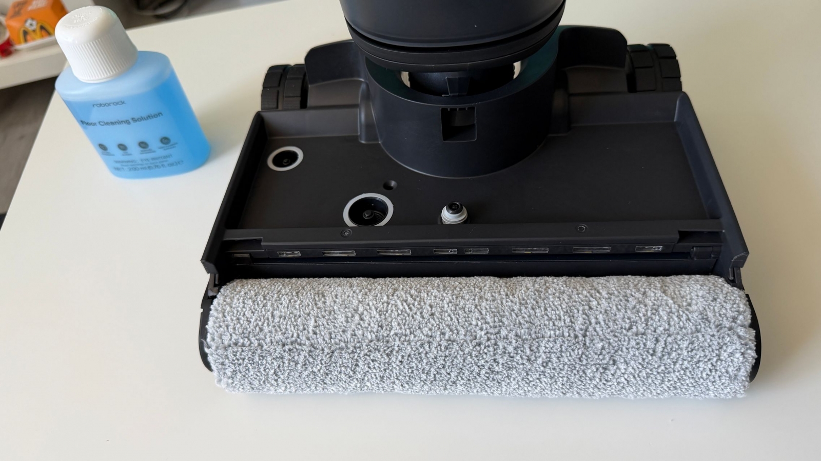 Roborock F25 Ultra floor cleaner and dock