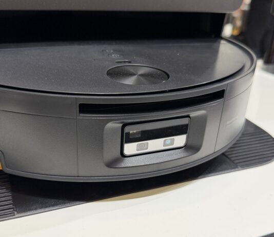 Roborock Saros 20 Flow Complete robot vacuum