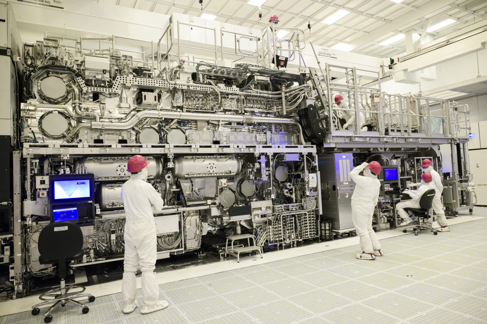 samsung-asml-high-na-euv-cover-a96486-001 Samsung and ASML semiconductor manufacturing collaboration