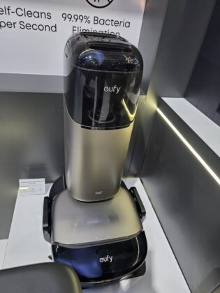 eufy HydroJet 2.0 roller mop demonstration