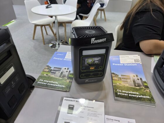 FOSSiBOT portable power station with USB-C connectivity