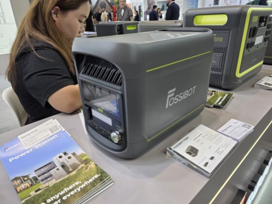 FOSSiBOT high-capacity portable power station