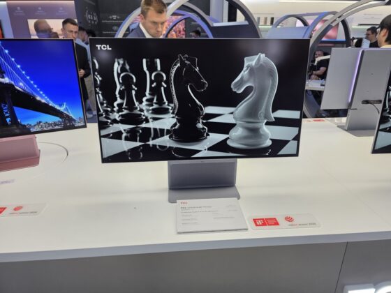 TCL 32X3A OLED+ monitor running game content