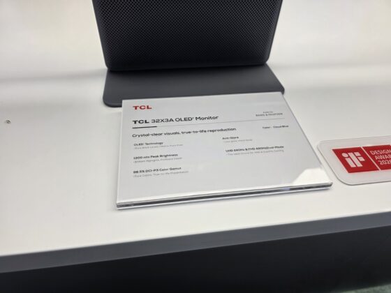 TCL 32X3A OLED+ monitor display close-up