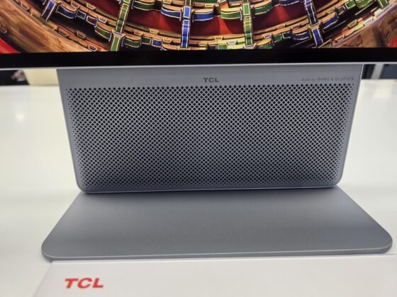 TCL 32X3A OLED+ slim display design