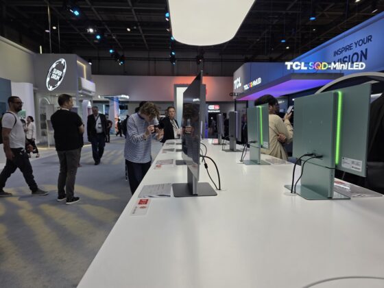 TCL 32X3A OLED+ monitor product display