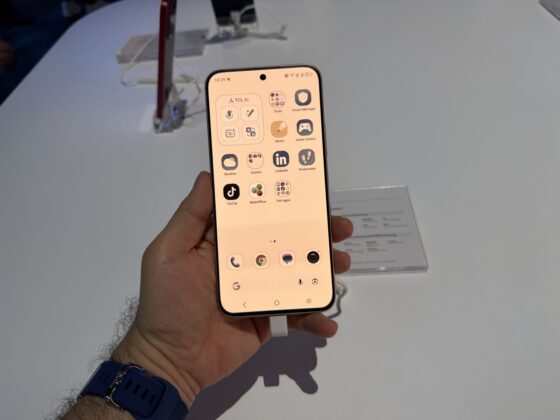 TCL P80 Ultra side profile and physical mode slider