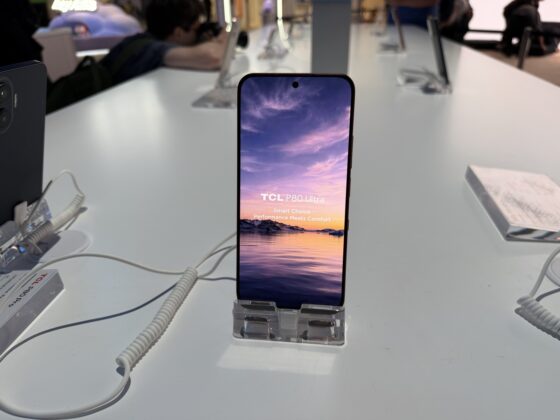TCL P80 Ultra rear design