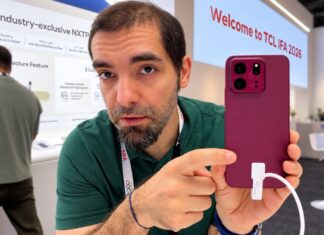 TCL P80 Ultra Brings NXTPAPER to AMOLED With a 3x Periscope Camera TCL P80 Ultra with NXTPAPER AMOLED display and rear cameras