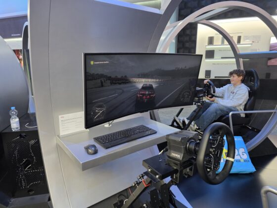 TCL 34C2A curved monitor detail