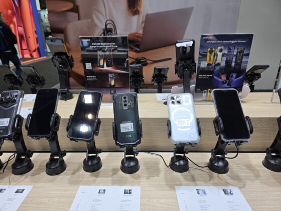 DOOGEE V Max Play Puts a 100-Lumen Projector in a 20,500mAh Rugged Phone