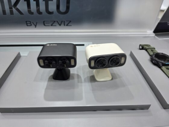 Akiitu Pin clip-on wearable camera