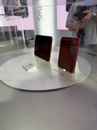 Front view of the Xiaomi 18 Fold foldable phone