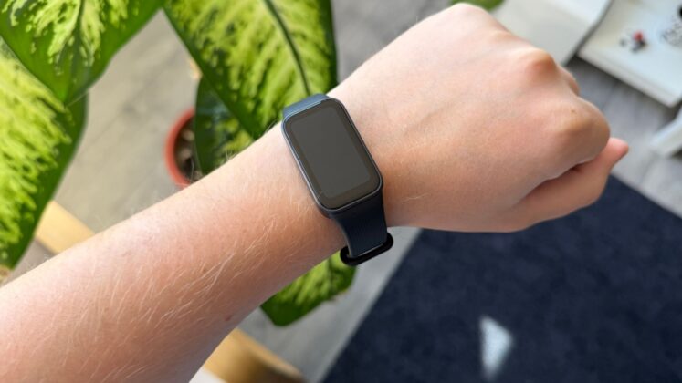 Xiaomi Smart Band 11 Active Review: A Lightweight Fitness Tracker Focused on the Basics