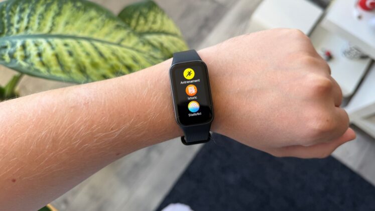 Xiaomi Smart Band 11 Active Review: A Lightweight Fitness Tracker Focused on the Basics