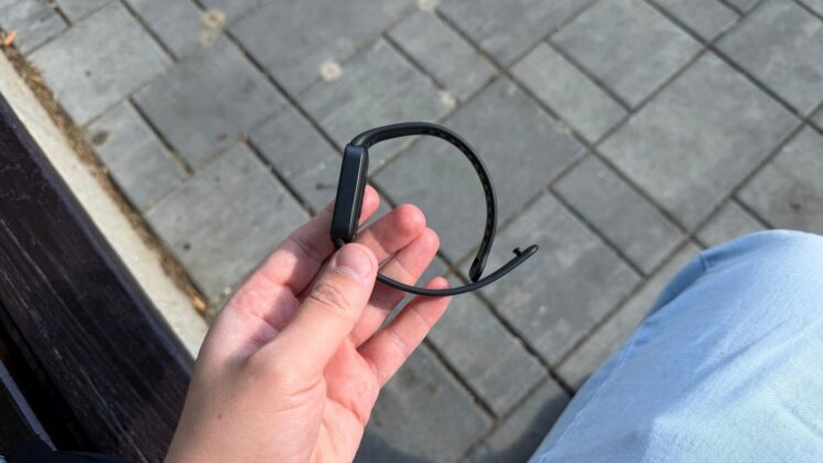 Xiaomi Smart Band 11 Active Review: A Lightweight Fitness Tracker Focused on the Basics