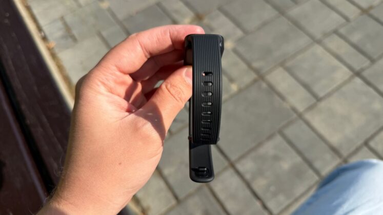 Xiaomi Smart Band 11 Active Review: A Lightweight Fitness Tracker Focused on the Basics