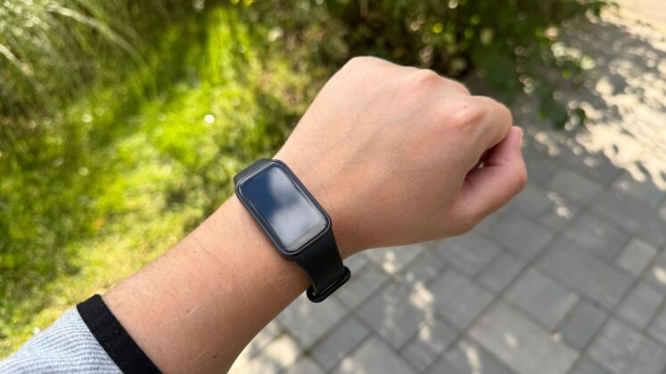 Xiaomi Smart Band 11 Active Review: A Lightweight Fitness Tracker Focused on the Basics