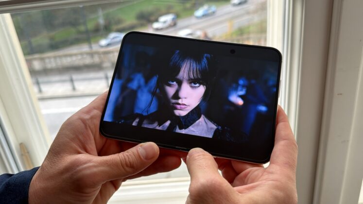 Apple iPhone Duo display in use
