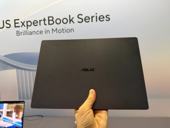 ASUS ExpertBook A7 keyboard and touchpad