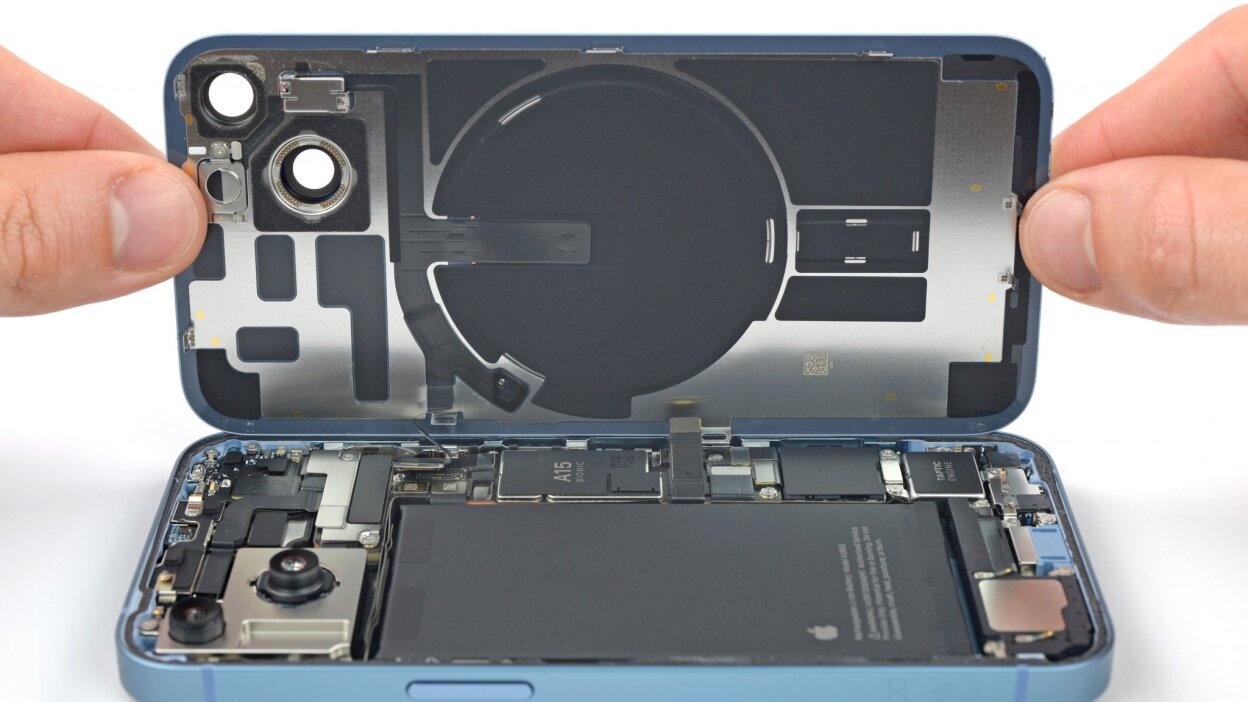 baterii-detasabile-baterie-telefon-dreptul-la-reparare-cover-a97839-001 EU Battery Rules Will Not Force Smartphones Back to Removable Rear Covers
