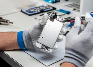 EU Smartphone Rules Set Seven-Year Parts Requirement, but Flexible Foldables Are Excluded