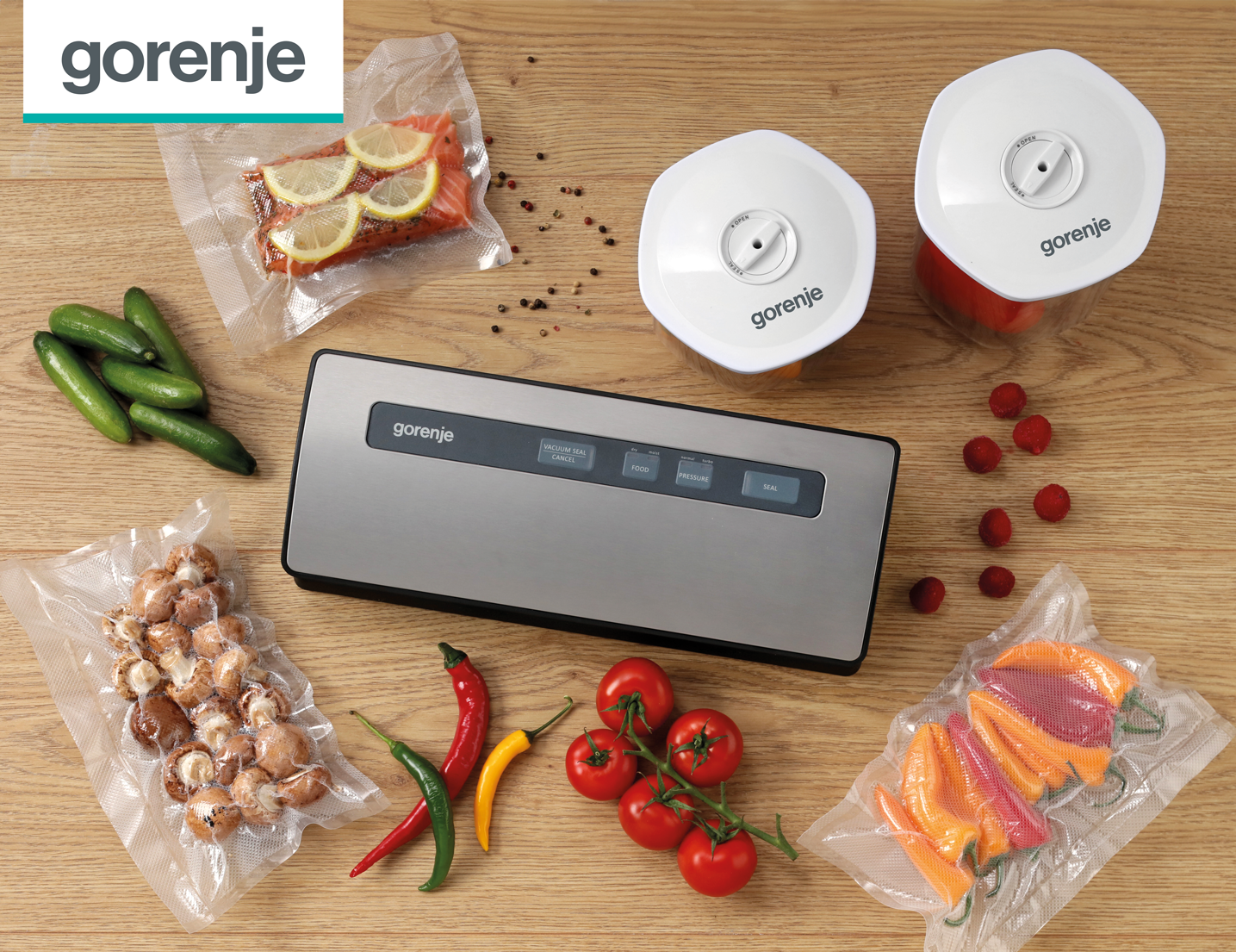 Gorenje VS110BE vacuum sealer with integrated cutter