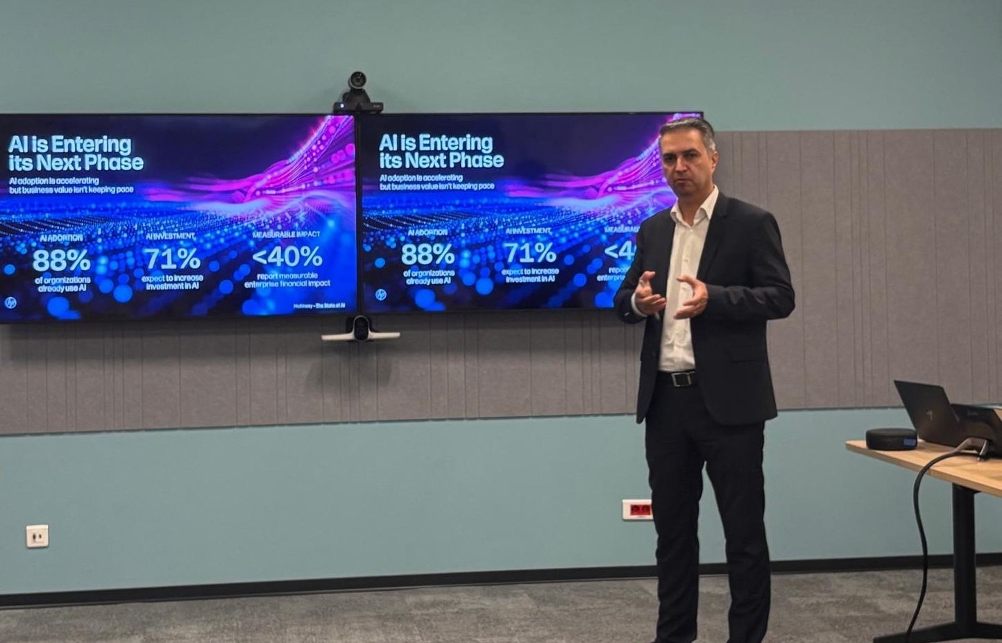 hp-ai-inteligenta-artificiala-cover-a97922-001 HP workplace technology presentation