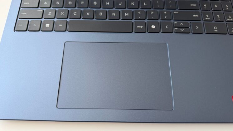 HP OmniBook 3 laptop