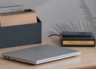 IKEA STENGRÖNSKA Combines an Alarm Clock, Room Monitor and Wireless Charger IKEA STENGRÖNSKA black bedside alarm clock with a phone placed on top for wireless charging