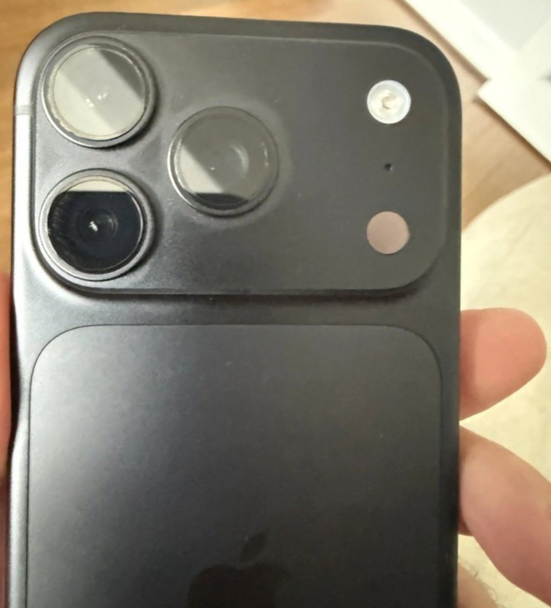 iPhone 18 Pro Burgundy Finish Reportedly Fading in Early User Complaints