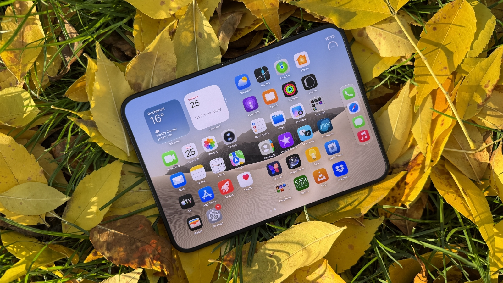 iphone-duo-apple-ecran-pliabil-cover-a97877-001 Apple Confirms iPhone Duo Inner-Display Issue, Directs Affected Owners to Replacements