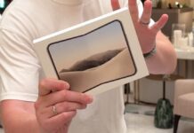 Early iPhone Duo Unboxing Puts Hinge and App Scaling Under the Spotlight Early iPhone Duo Unboxing Puts Hinge and App Scaling Under the Spotlight