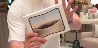Early iPhone Duo Unboxing Puts Hinge and App Scaling Under the Spotlight