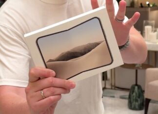 Early iPhone Duo Unboxing Puts Hinge and App Scaling Under the Spotlight Early iPhone Duo Unboxing Puts Hinge and App Scaling Under the Spotlight