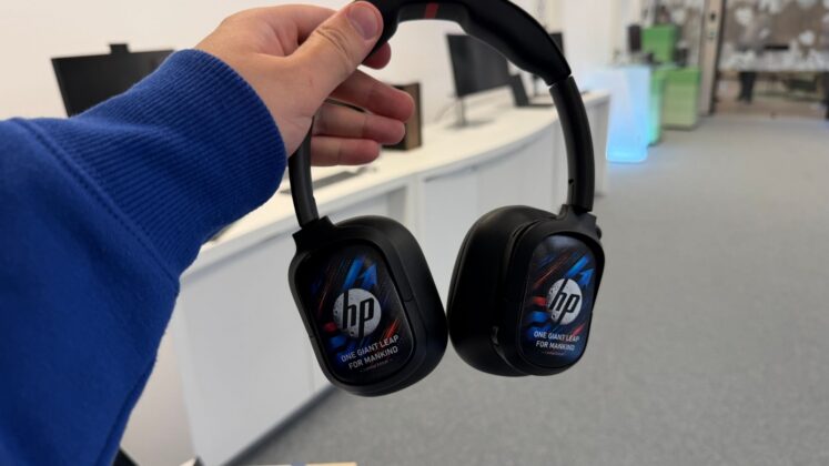 HP workplace technology event display