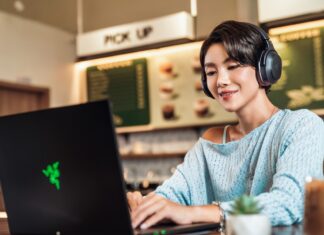 Razer Barracuda V2 Pro wireless gaming headset