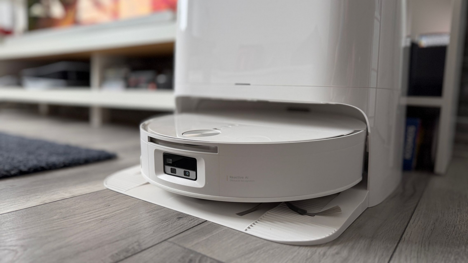 roborock-qrevo-edge-2-flow-edge-2-flow-cover-a96910-002 Roborock Qrevo Edge 2 Flow robot vacuum and dock