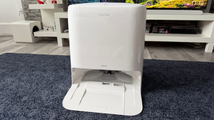 Roborock Qrevo Edge 2 Flow Review: 35,000Pa Robot Vacuum Adds a Continuously Washed Roller Mop