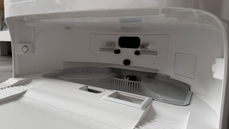 Roborock Qrevo Edge 2 Flow Review: 35,000Pa Robot Vacuum Adds a Continuously Washed Roller Mop