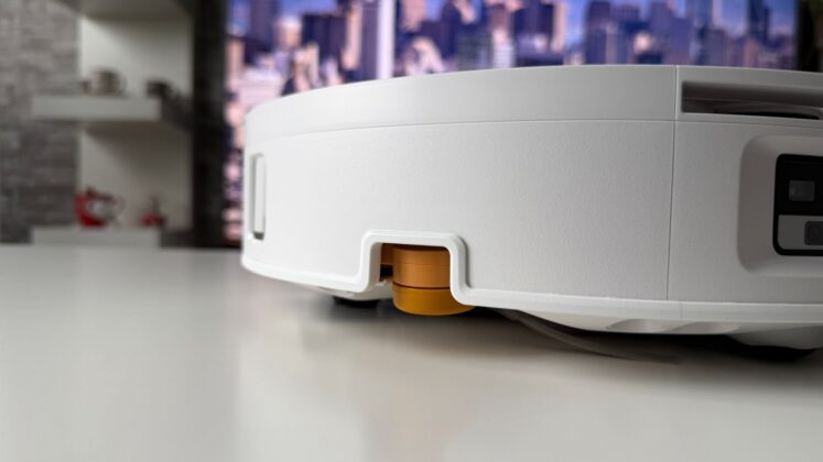 Roborock Qrevo Edge 2 Flow Review: 35,000Pa Robot Vacuum Adds a Continuously Washed Roller Mop