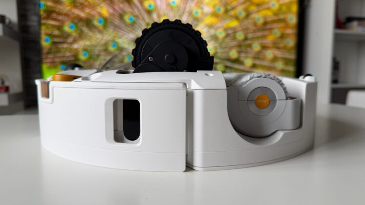 Roborock Qrevo Edge 2 Flow Review: 35,000Pa Robot Vacuum Adds a Continuously Washed Roller Mop