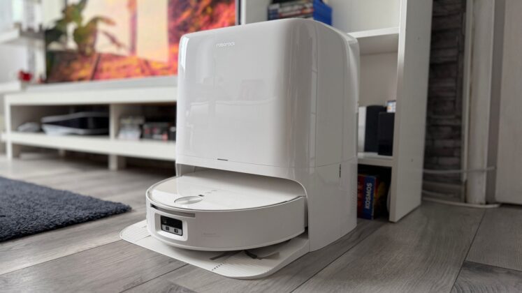 Roborock Qrevo Edge 2 Flow Review: 35,000Pa Robot Vacuum Adds a Continuously Washed Roller Mop