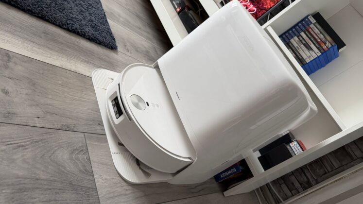 Roborock Qrevo Edge 2 Flow Review: 35,000Pa Robot Vacuum Adds a Continuously Washed Roller Mop