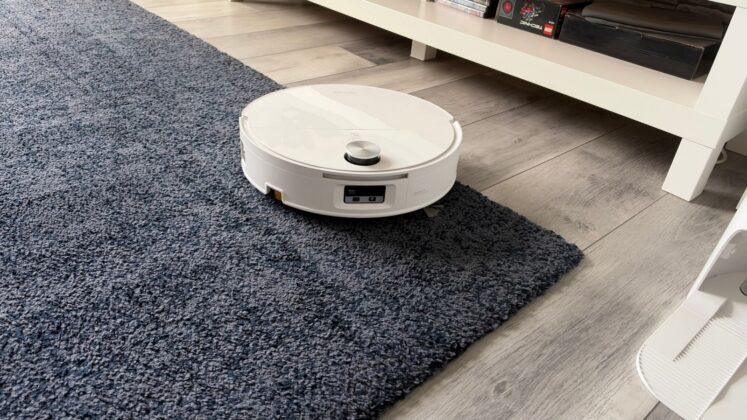 Roborock Qrevo Edge 2 Flow Review: 35,000Pa Robot Vacuum Adds a Continuously Washed Roller Mop